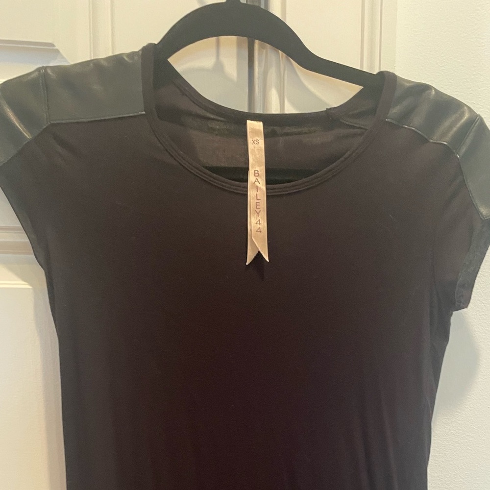 Bailey 44 short sleeve top with leather shoulder detail